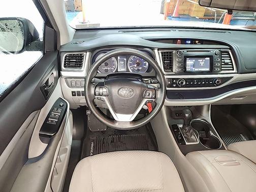 2018 Toyota Highlander LE