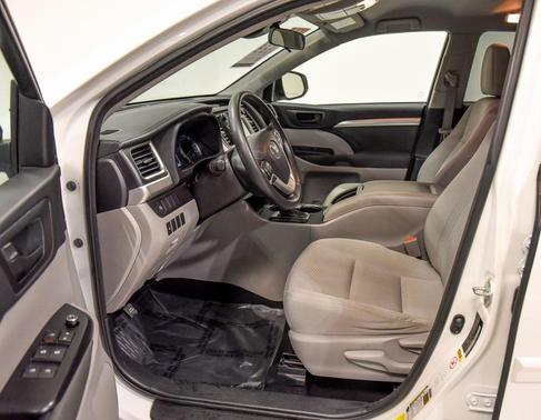 2018 Toyota Highlander LE