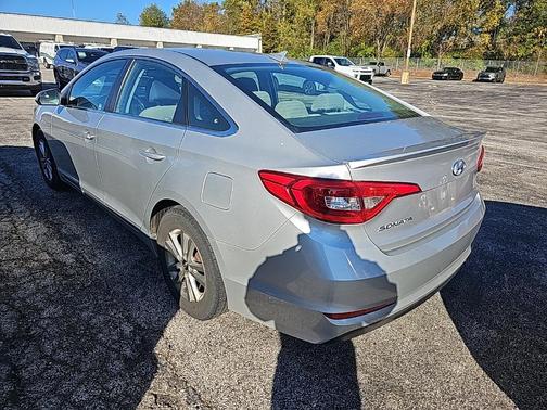 2017 Hyundai SONATA SE