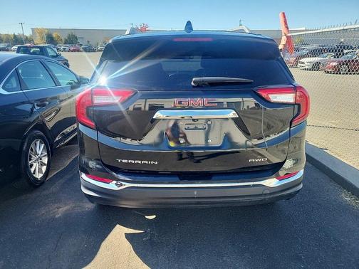 2023 GMC Terrain SLT