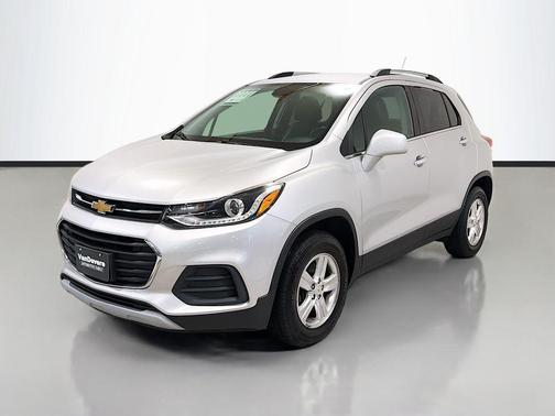 Silver Ice Metallic 2018 Chevrolet Trax LT