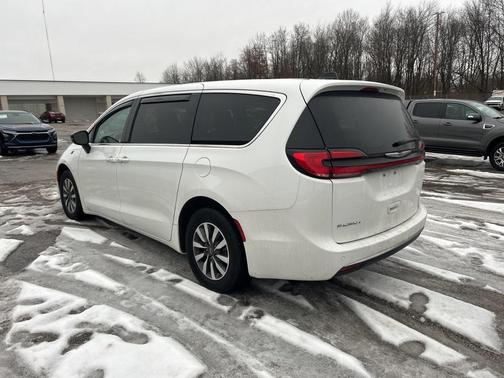 2024 Chrysler Pacifica Hybrid Select