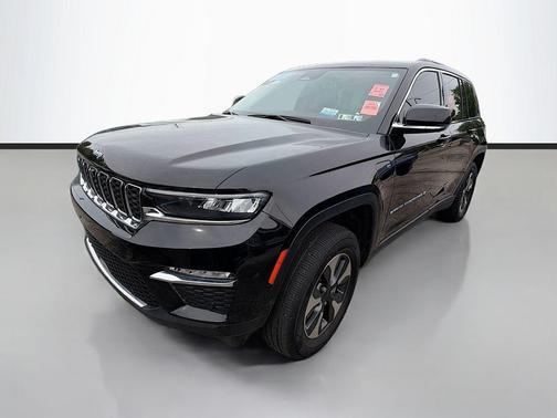 Diamond Black Crystal Pearlcoat 2023 Jeep Grand Cherokee 4xe Base