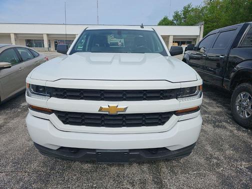 Summit White 2019 Chevrolet Silverado 1500 Custom