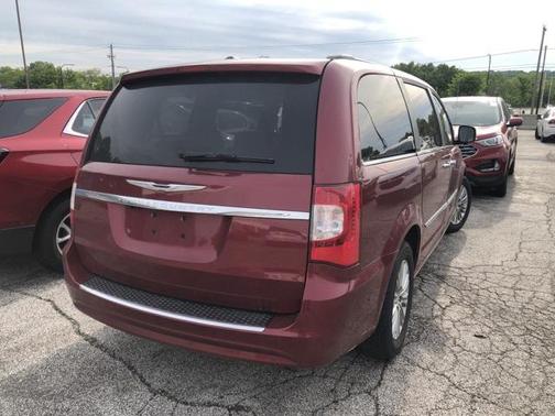 2013 Chrysler Town & Country Touring-L