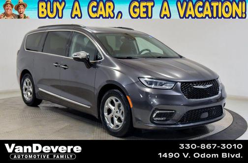 Granite Crystal Metallic Clearcoat 2023 Chrysler Pacifica Limited