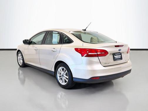 Ruby Red Metallic Tinted Clearcoat 2017 Ford Focus SE
