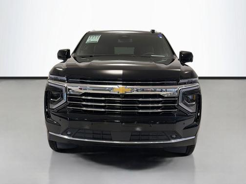 W4e 2026 Chevrolet Suburban LT