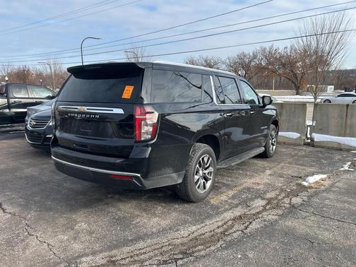 2023 Chevrolet Suburban LS
