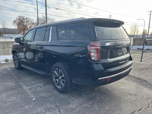 2023 Chevrolet Suburban LS