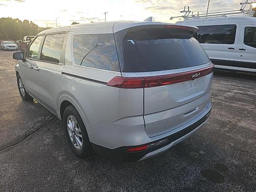 2023 Kia Carnival LX