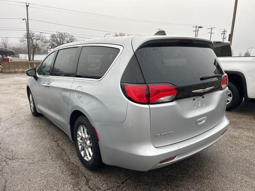 2023 Chrysler Voyager LX