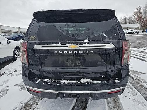 2023 Chevrolet Suburban LT