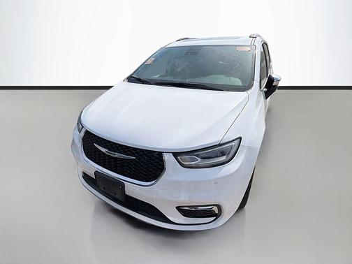 Bright White Clearcoat 2023 Chrysler Pacifica Limited
