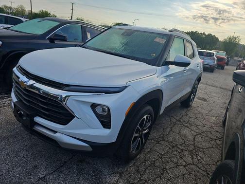 Summit White 2025 Chevrolet Trailblazer LT