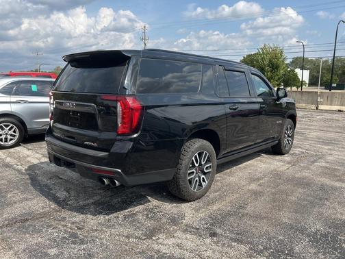 2023 GMC Yukon XL AT4