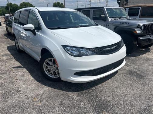 2022 Chrysler Voyager LX