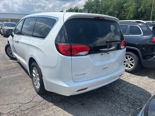 2022 Chrysler Voyager LX