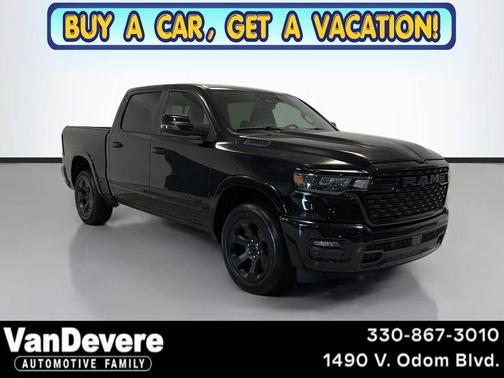 Diamond Black Crystal Pearlcoat 2025 RAM 1500 Big Horn/Lone Star