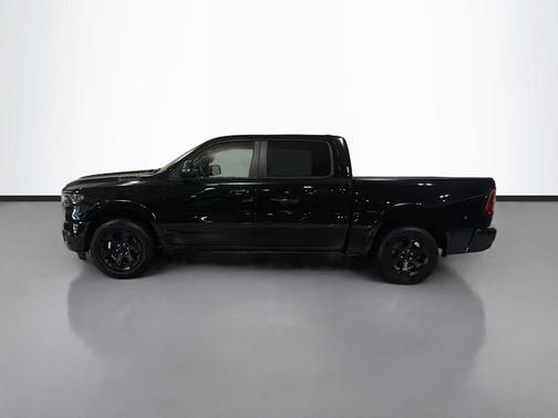 Diamond Black Crystal Pearlcoat 2025 RAM 1500 Big Horn/Lone Star