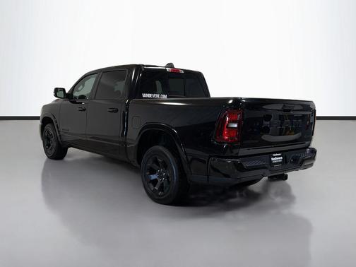 Diamond Black Crystal Pearlcoat 2025 RAM 1500 Big Horn/Lone Star