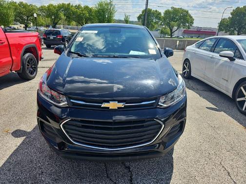 Mosaic Black Metallic 2020 Chevrolet Trax LS