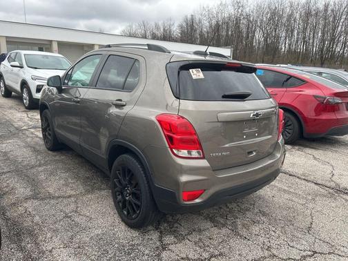 Stone Gray Metallic 2022 Chevrolet Trax LT