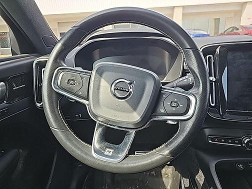 2020 Volvo XC40 T5 R-Design