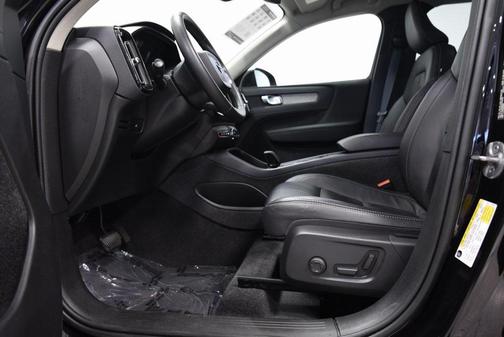 2023 Volvo XC40 B5 Core