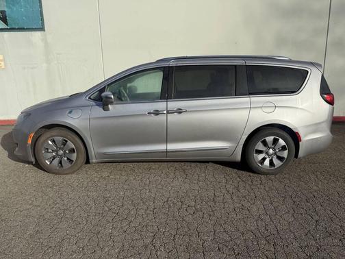 2018 Chrysler Pacifica Hybrid Limited