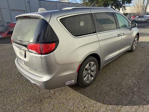 2018 Chrysler Pacifica Hybrid Limited