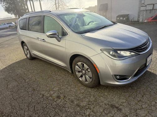 2018 Chrysler Pacifica Hybrid Limited