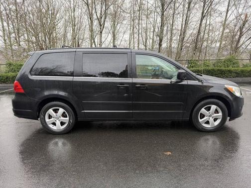 2011 Volkswagen Routan SE
