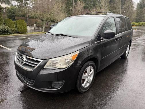 2011 Volkswagen Routan SE