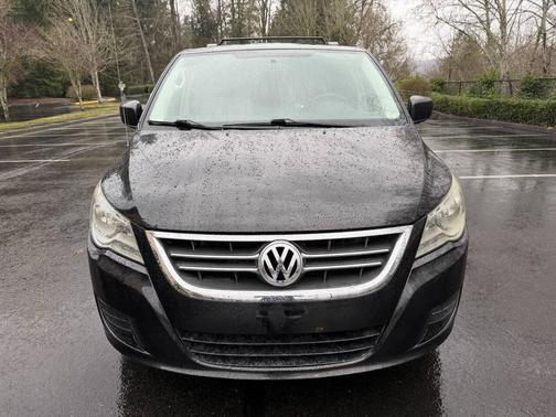 2011 Volkswagen Routan SE