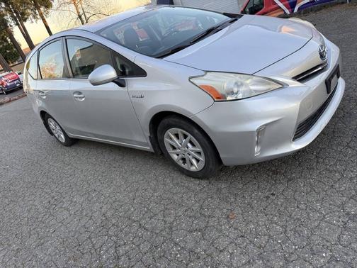 2013 Toyota Prius v Two