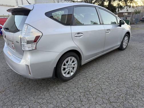 2013 Toyota Prius v Two