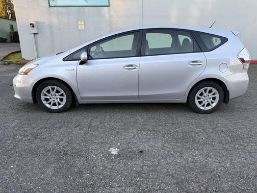 2013 Toyota Prius v Two