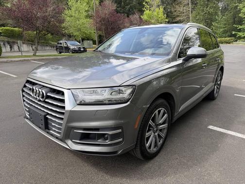 Graphite Gray Metallic 2017 Audi Q7 3.0T Premium