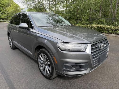 Graphite Gray Metallic 2017 Audi Q7 3.0T Premium