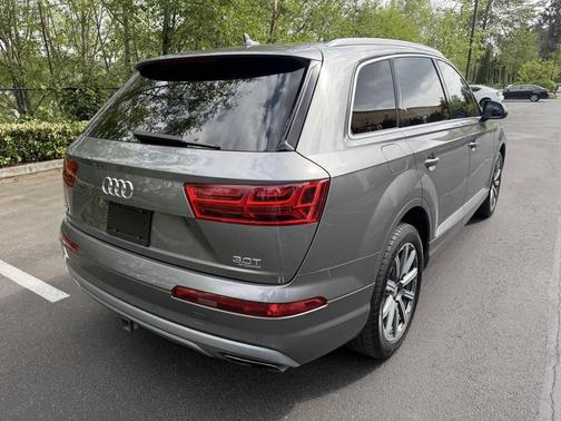 Graphite Gray Metallic 2017 Audi Q7 3.0T Premium