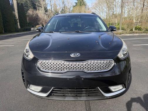 Black 2017 Kia Niro EX