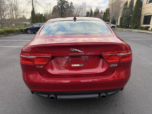 2017 Jaguar XE 35t R-Sport