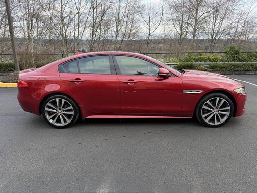 2017 Jaguar XE 35t R-Sport
