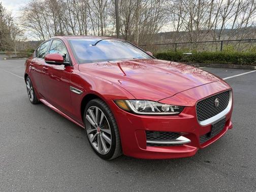2017 Jaguar XE 35t R-Sport