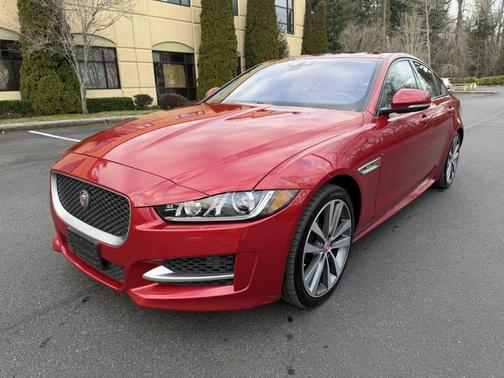 2017 Jaguar XE 35t R-Sport