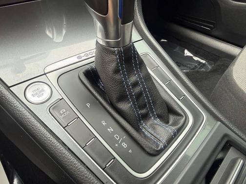 Blue 2016 Volkswagen e-Golf SE