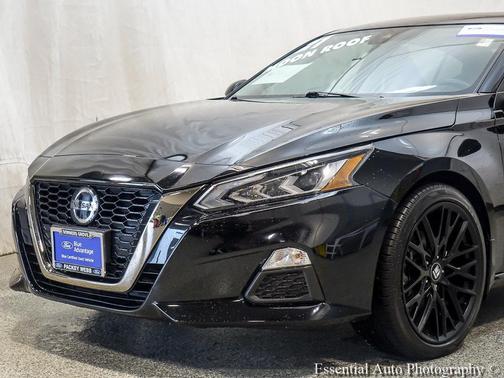 Super Black Clearcoat 2021 Nissan Altima SR FWD