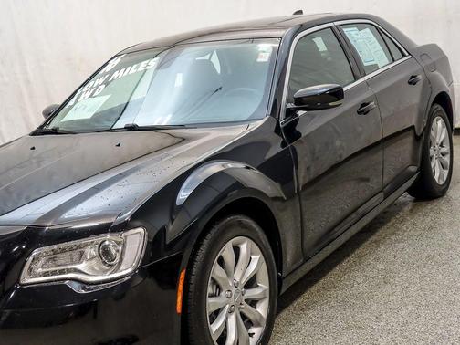 2016 Chrysler 300 Limited