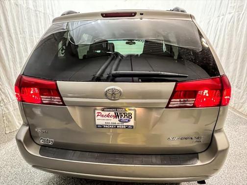 2004 Toyota Sienna XLE